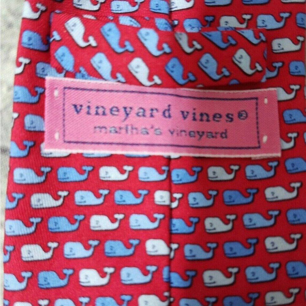 Vineyard Vines  Martha’s Vineyard silk tie